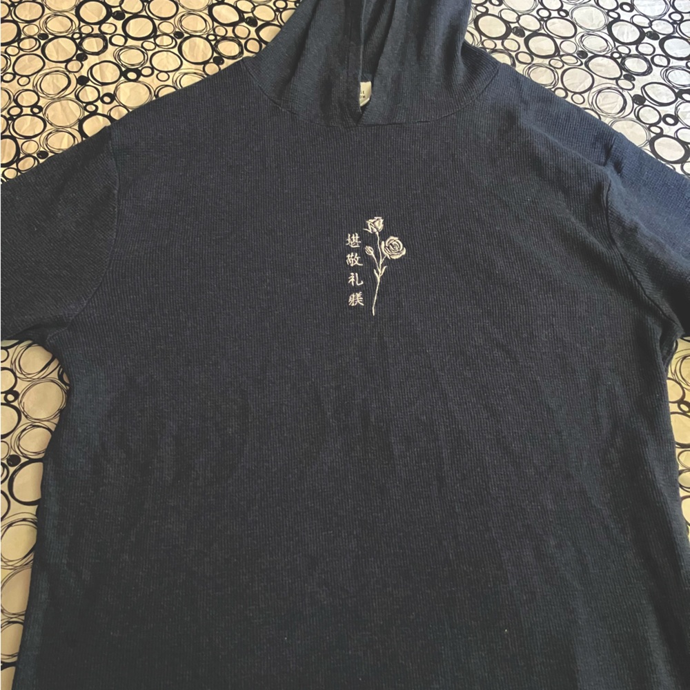 Men’s LARGE, long sleeve hooded shirt.